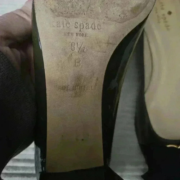 Kate Spade heels.  Olive Green Patent Leather w Black bows. Size 8.5 - Picture 9 of 14